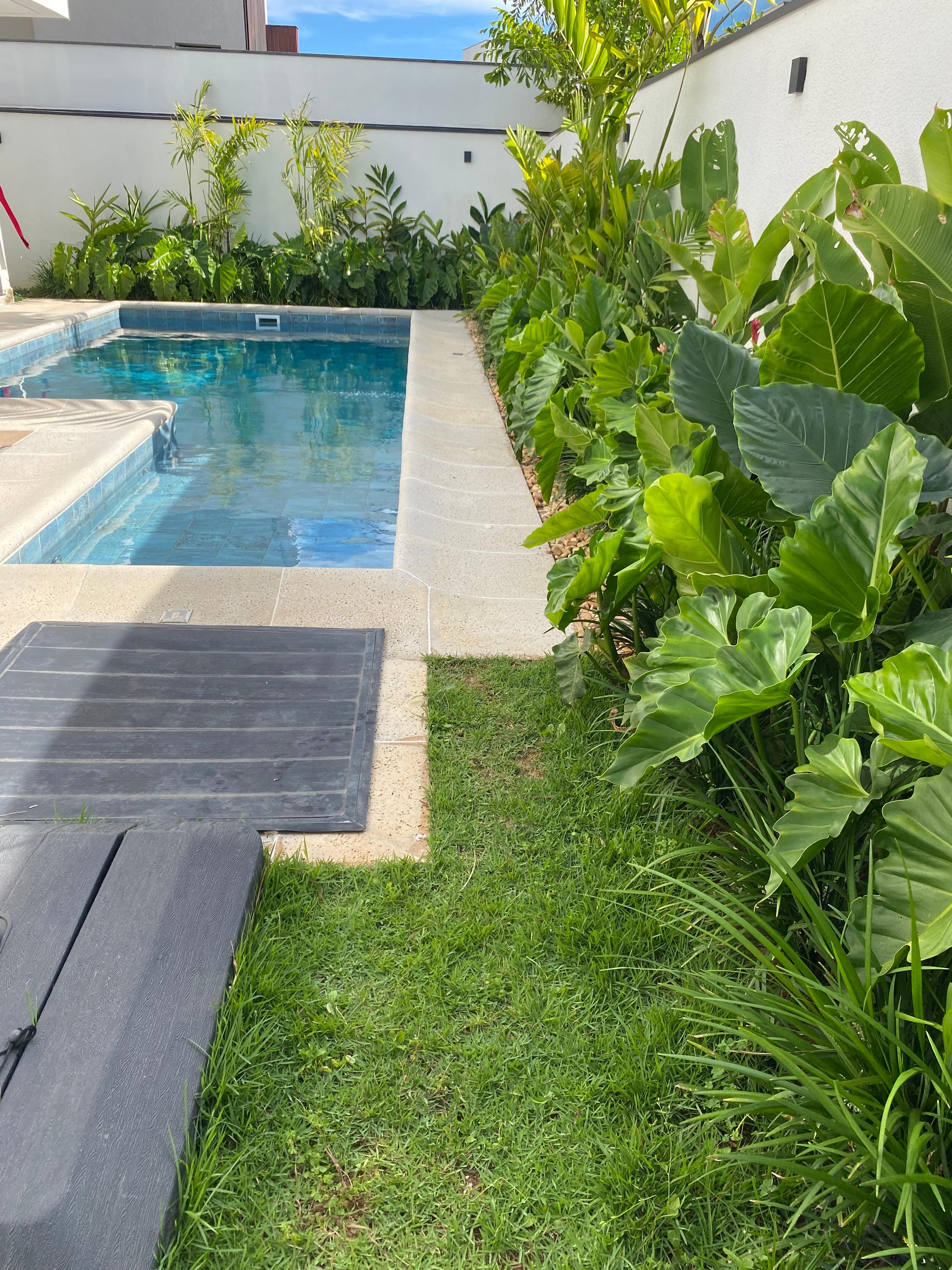 Área de lazer com folhagens — Sorocaba