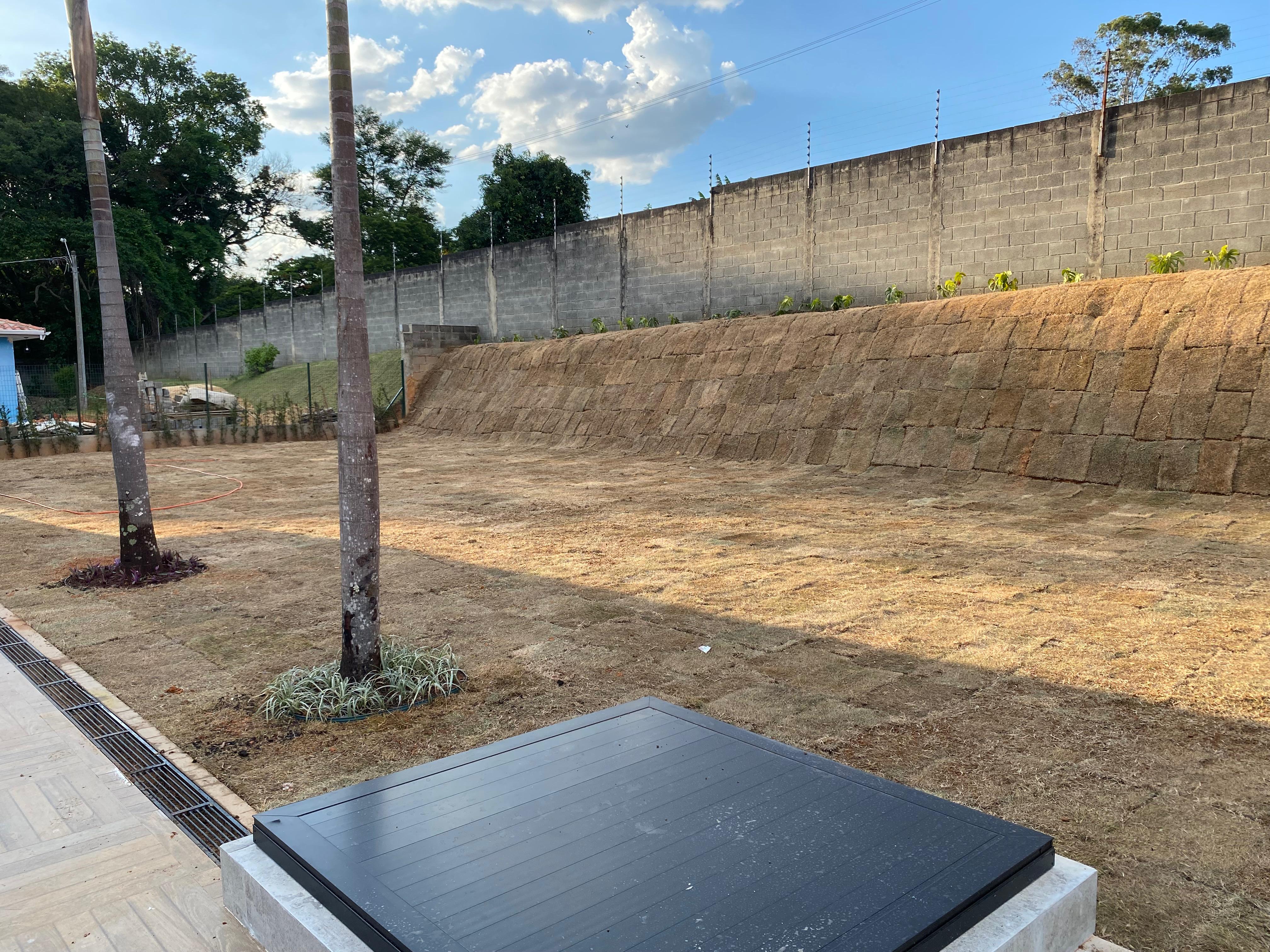 Execução de grama em talude — Sorocaba